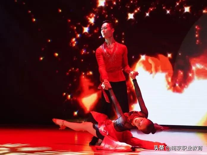 南京市莫愁中等专业学校举办“信仰百年 初心如一”庆祝中国共产党成立100周年专题活动