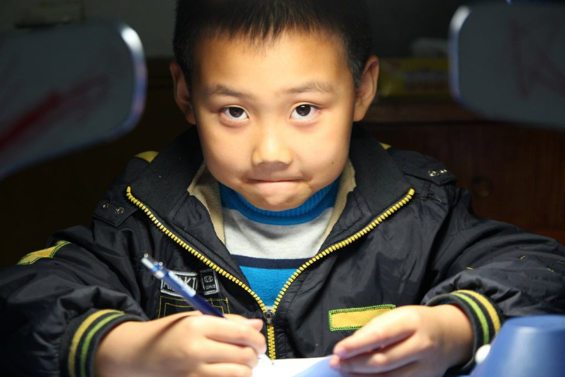 小学生“零分作文”走红，为凑字数真是拼了，老师：放学别走