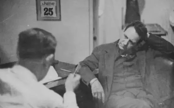 拥有28个身份，情报全靠编，玩转英德两国，这名二战间谍是何来历