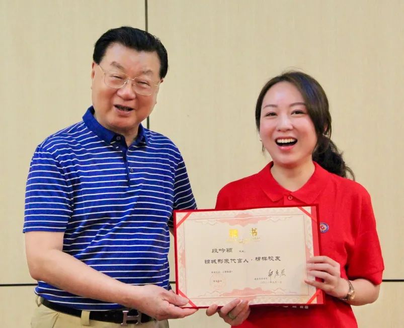 锦城学院校友天团助阵2021级新生开学典礼