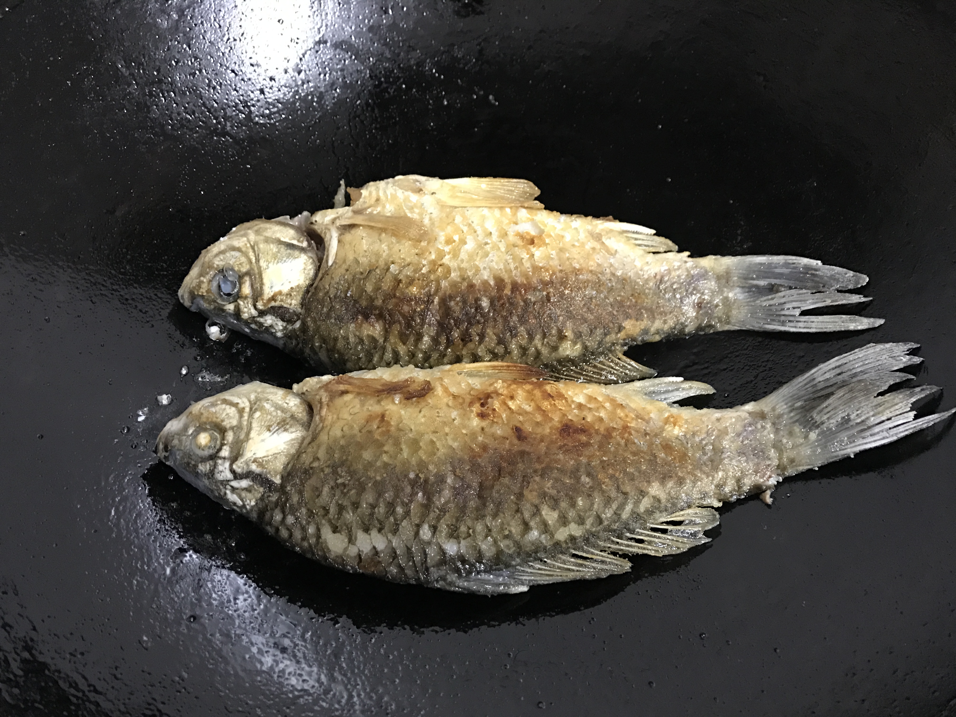 鲫鱼这做法太好吃了，多加一料，鲜嫩不腥，饭店都吃不到