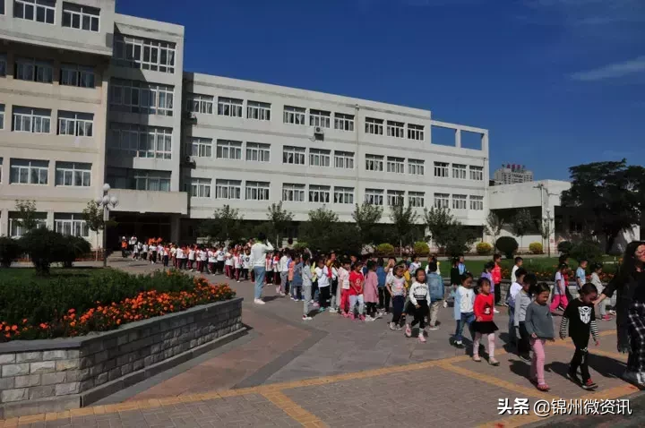 锦州市实验学校德胜、学苑两校区6000余师生参加安全疏散演练