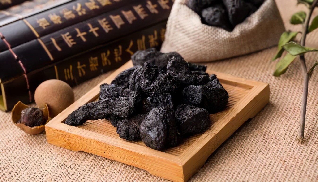 生地黄,熟地黄,山茱萸:补益肝肾,滋阴养血