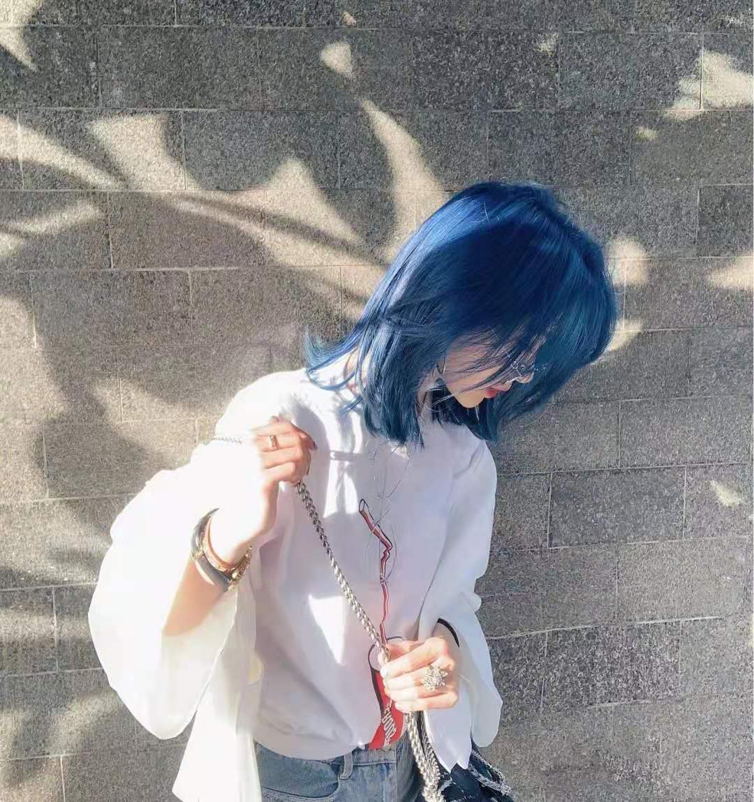 雾蓝色头发图片 男生雾霾蓝灰色头发图片 - 汽车时代网