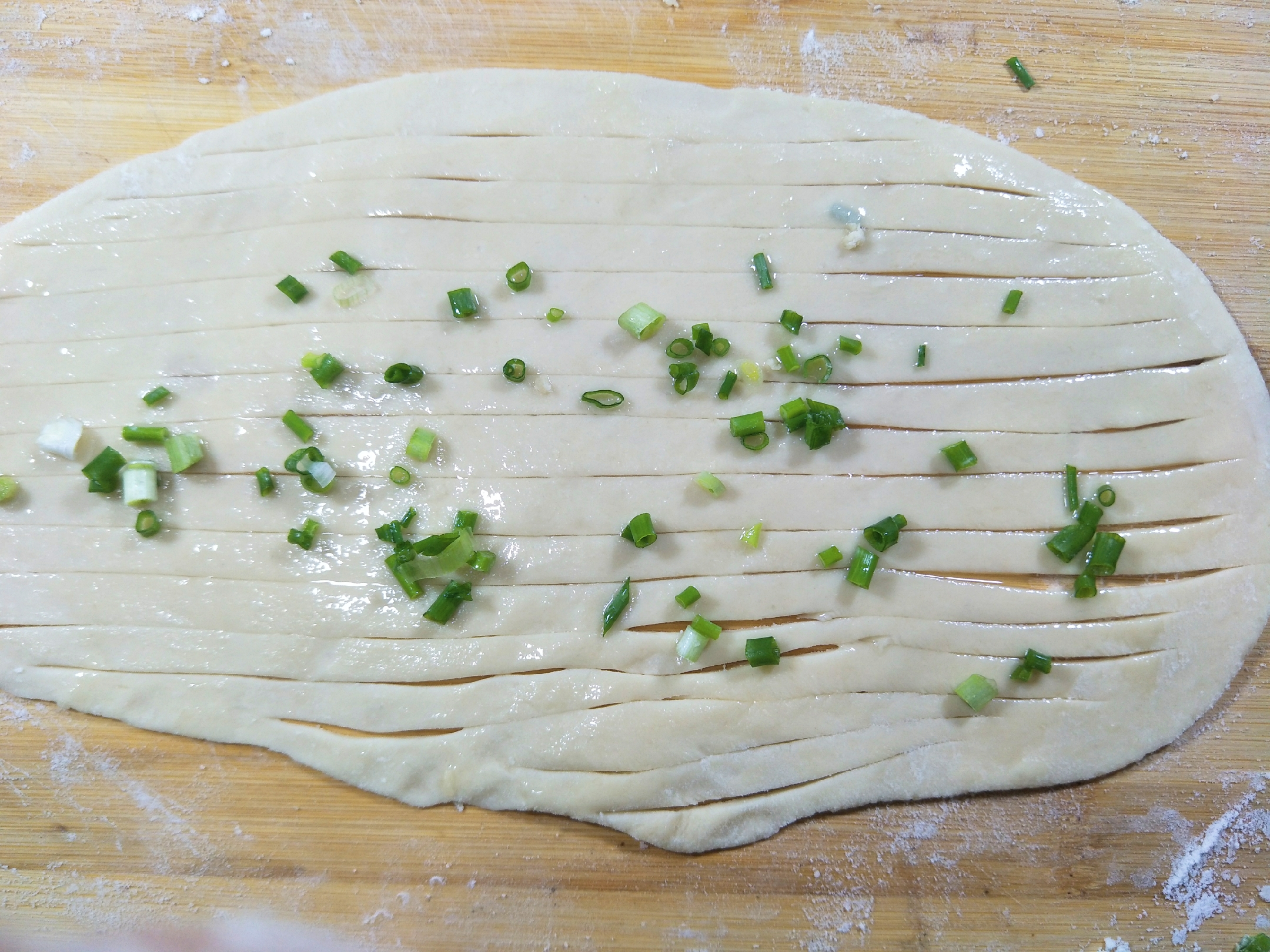 教你做香酥葱花饼，学会这个方法，外酥里嫩，凉了也不硬