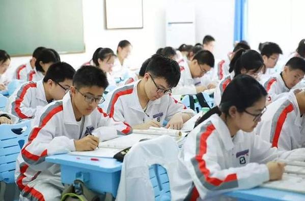 高中教室的四种vip座位，基本都落在学渣头上，有一种学霸也喜欢