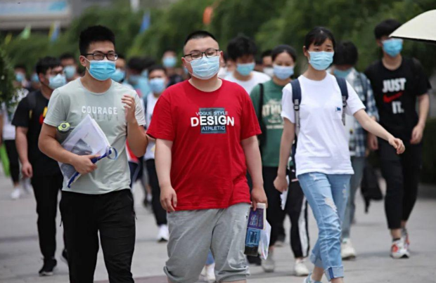 高考加分惹争议，烈士子女加分理所应当，其他人凭什么？