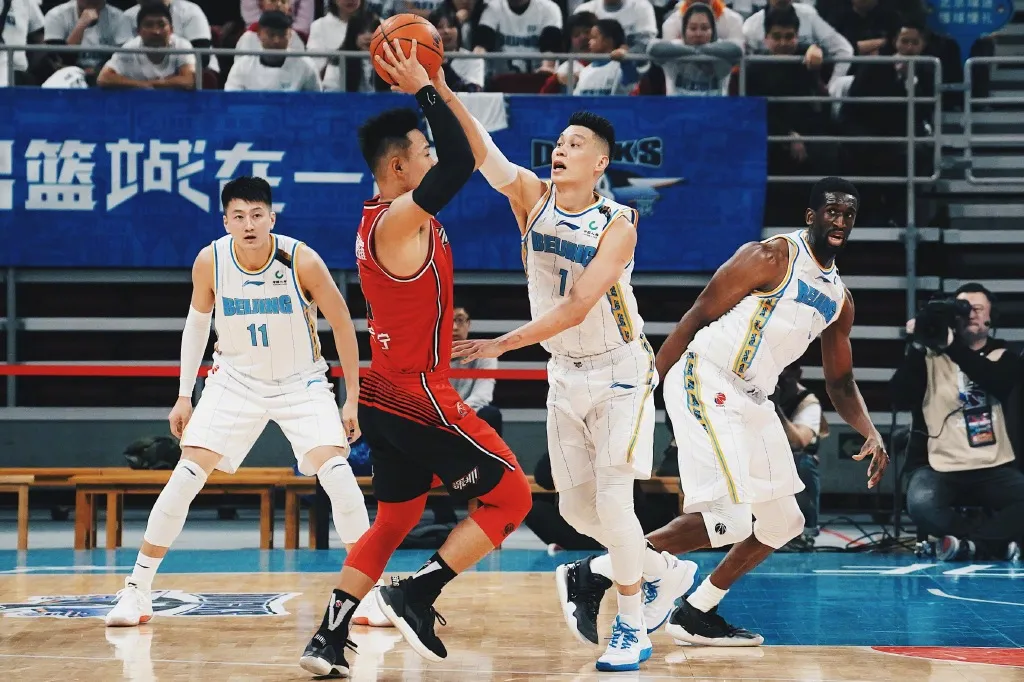 林书豪去了nba哪些球队(林书豪宣布离开CBA！六支NBA球队看上他！林疯狂回来了)