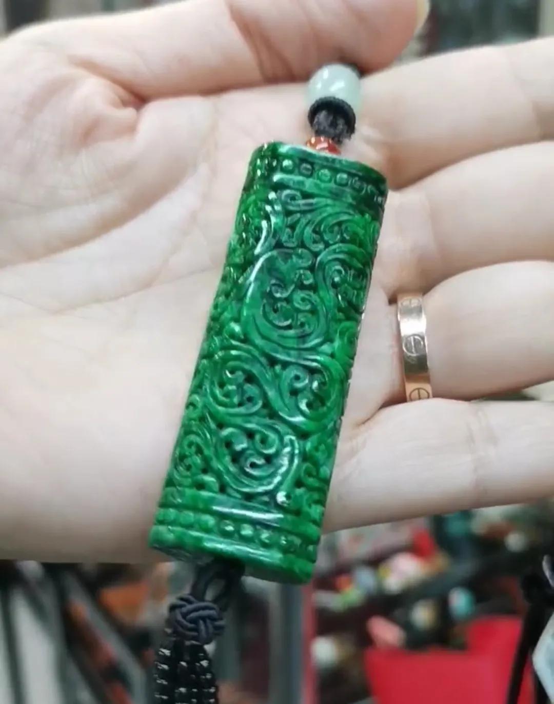 绿色翡翠—铁龙生,干青(怎样辨别翡翠) 第4张