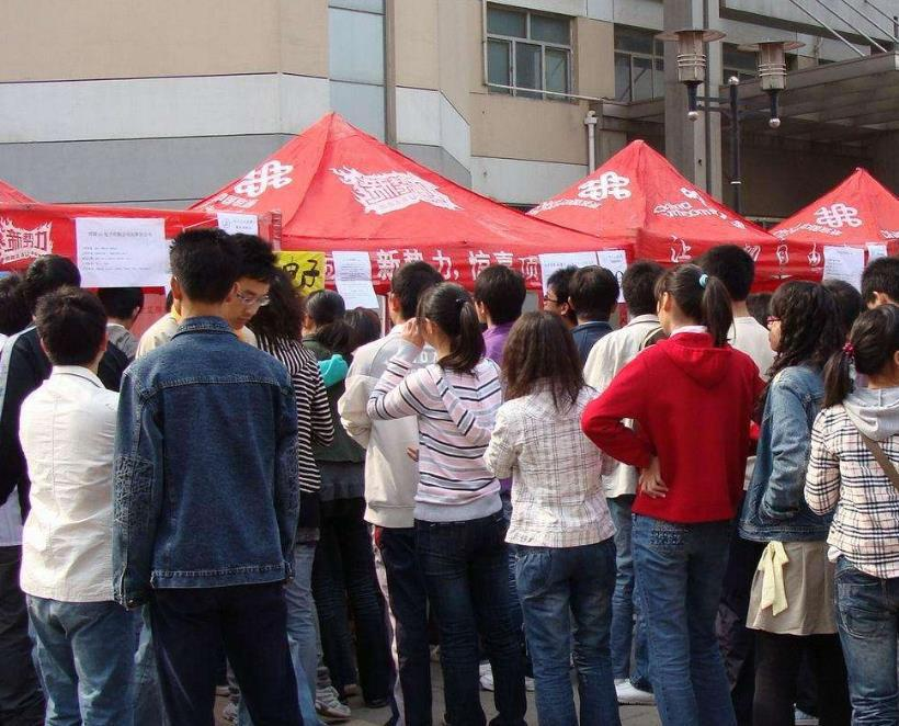 江西大学生当暑假工，谈好价格每月2800，老板按一天50结账