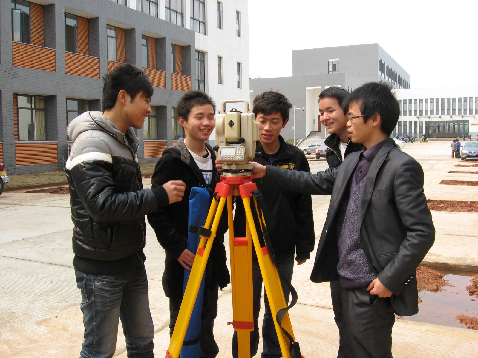 未来10年，适合男生报考的3个专业，不仅“吃香”而且薪资高