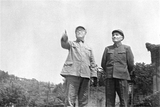 元帅办军校，门岗规矩：乌纱帽留在门外，骑马的下马，坐车的下车