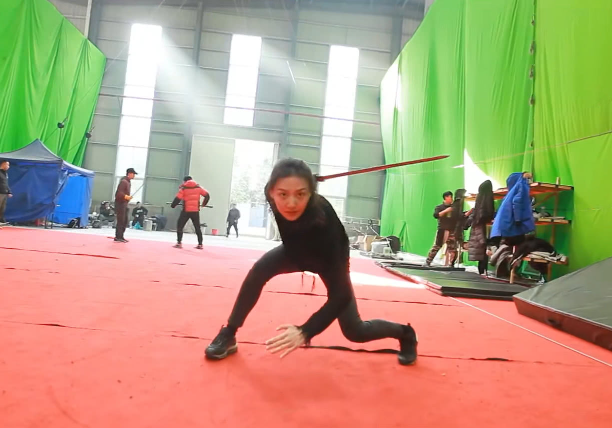 而除了道痴外,据悉花痴将由新人王慧歆扮演,从照片上看要比第一部的