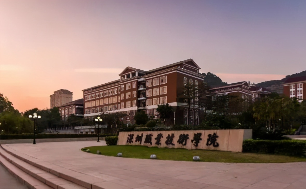 高考生估分420，家长埋怨：天天学到半夜，跟200分的学生抢大专