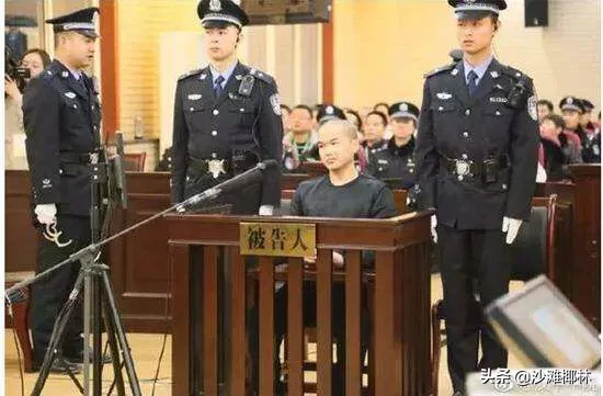 汉中张扣扣案件律师邓学平到昆山宝马案发声的周保民，有何不同？