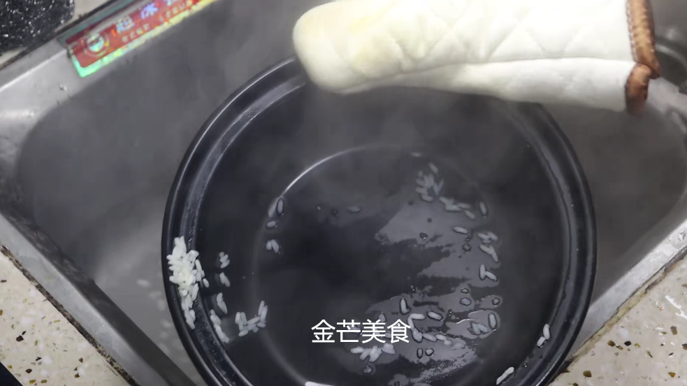 新砂锅不养护，再好质量也容易开裂，教你一个妙招，开锅后不开裂