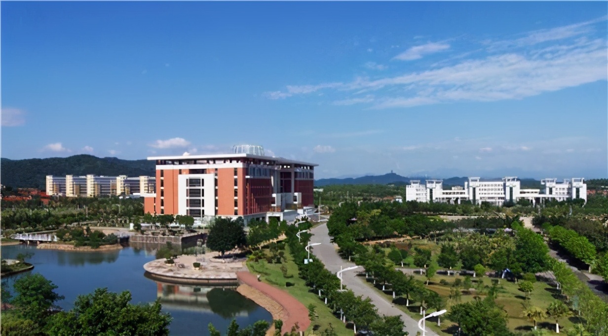 韶关学院是广东省省属公办全日制综合性普通本科大学,是学士学位授予