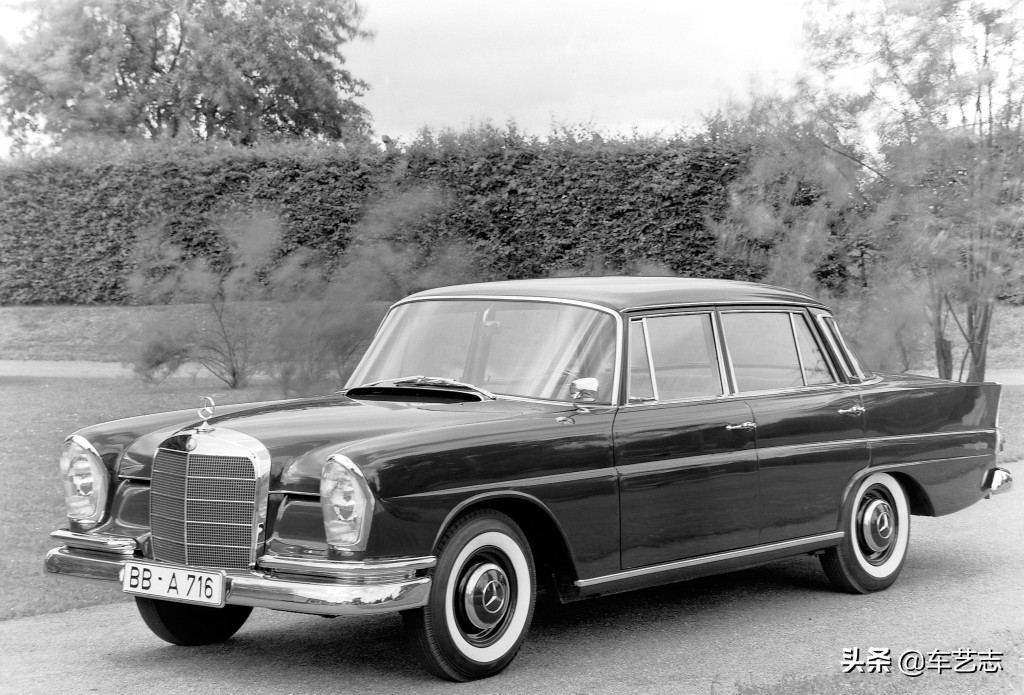 w112 ( 1959-1968 )時間進入到1959年末,吃透了戰前車型紅利的奔馳