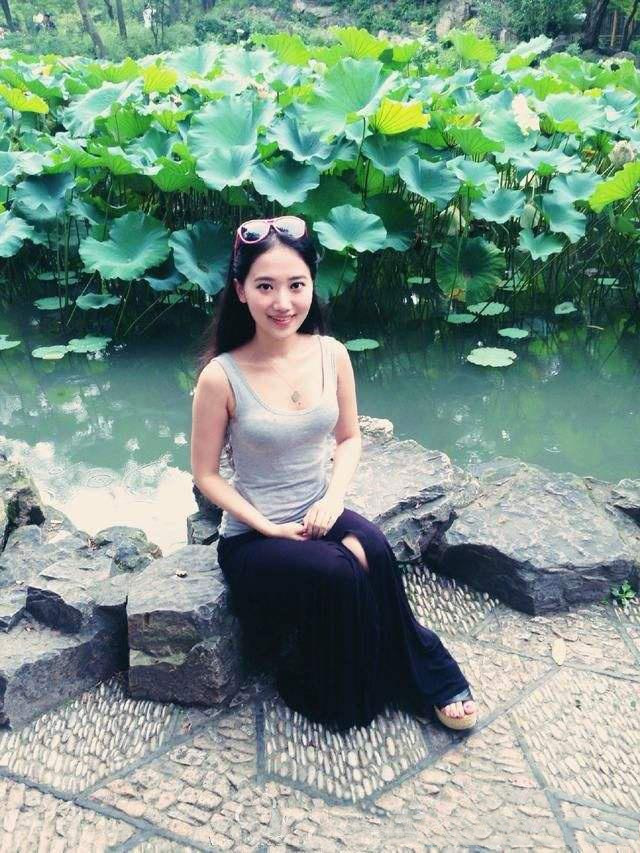 吴曦的妻子晒近照,优雅端庄落落大方)