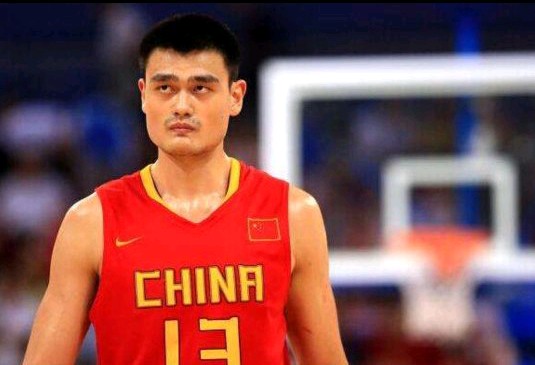 姚明为什么能在nba站稳(小巨人姚明为什么能在NBA取得成功)