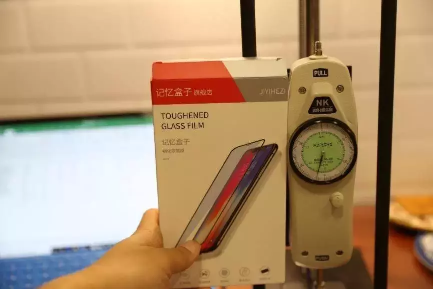 买了新iPhone记得还要贴个膜-17款手机钢化玻璃膜大横评