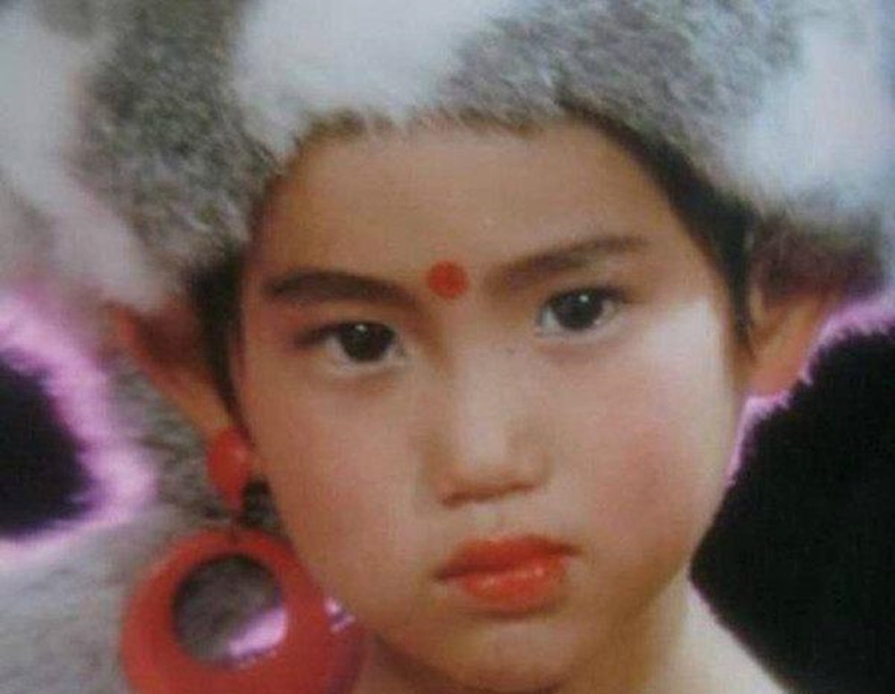 80年代婚纱照保守，90年代浓浓“影楼风”，你最钟意哪款婚纱照？