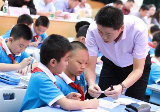 2021年教师节迎来新变化，老师有些排斥，担心变成“教育老师节”