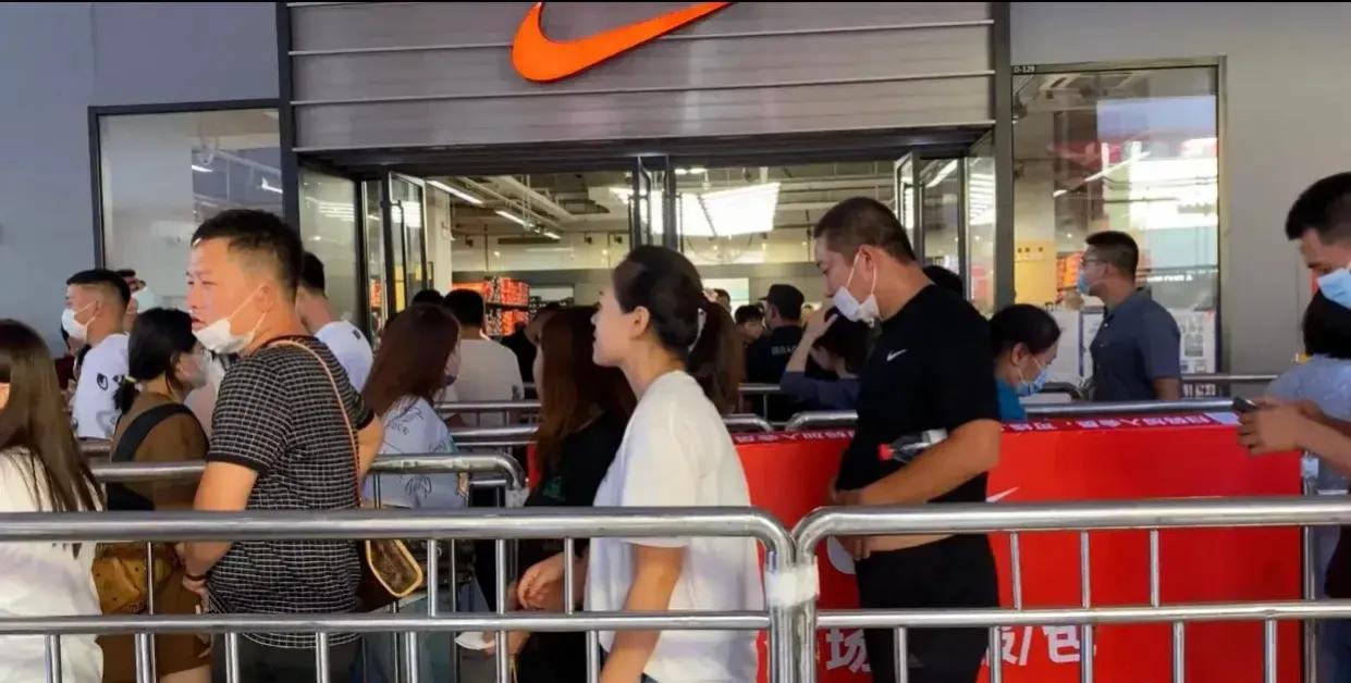 “太榆同城”还有多久，看看周日下午“太榆路”的送娃大军