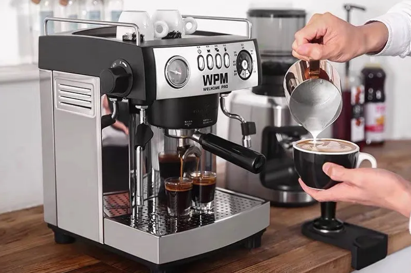 咖啡机款式众多，选到眼花缭乱，看懂这些技巧让你购买路上不迷路