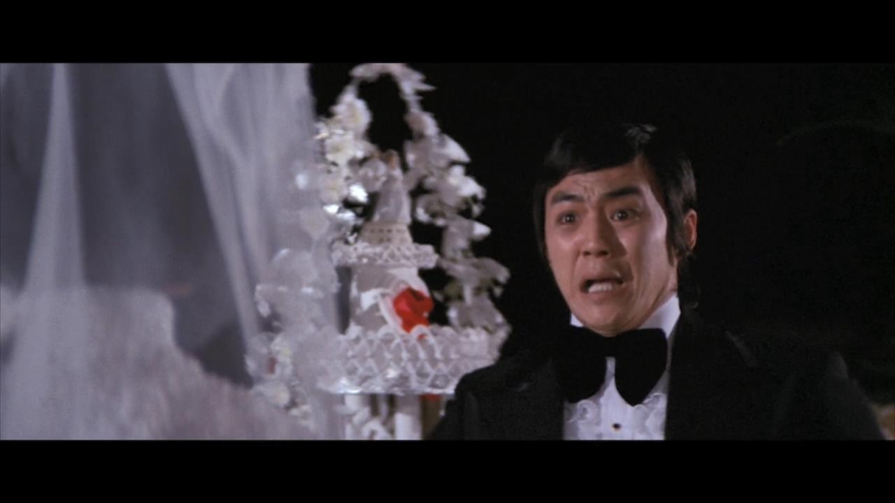 谁说狄龙只拍武侠片？这部重口味电影被誉为香港灵异片开山之作