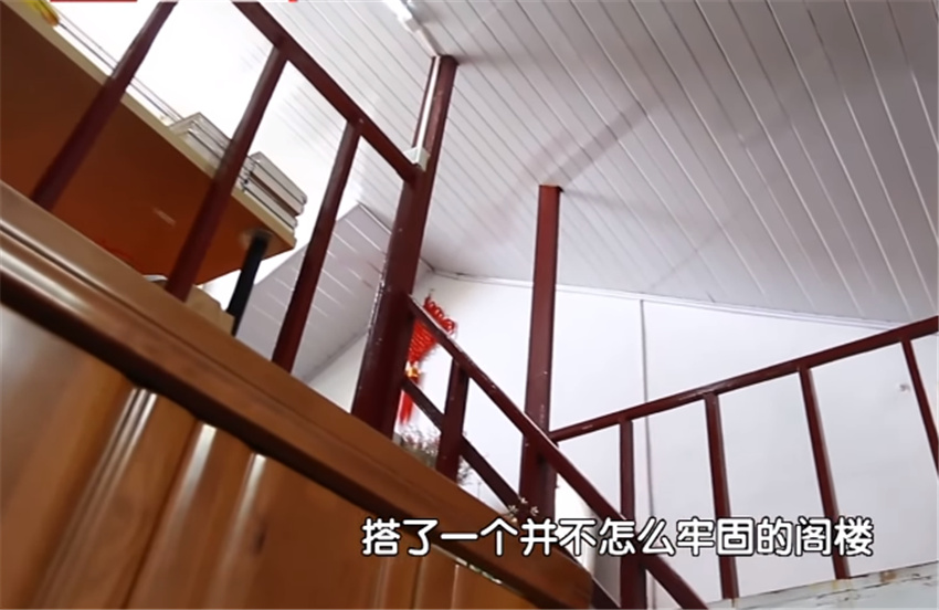 母女蜗居30㎡阁楼房，设计师爆改成3室3厅1厨1卫小别墅！太给力