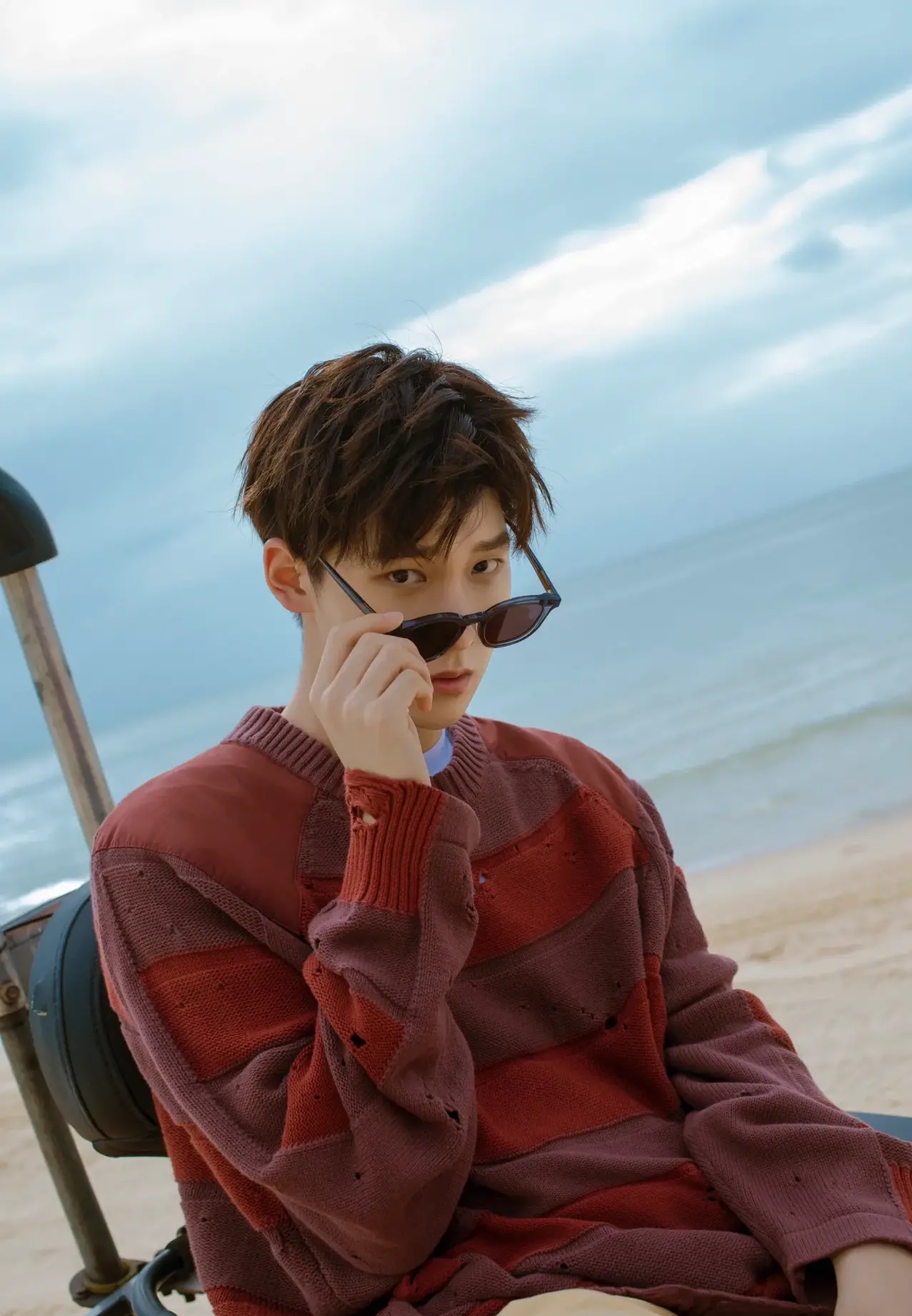 当红男星邢昭林与北电女学生电梯亲热？网友：啥昭林？谁啊