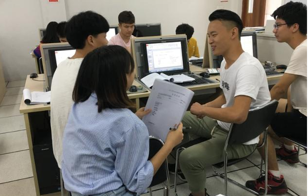 新高考“受欢迎”选科组合，容易拿高分和优势，但中等生不适合