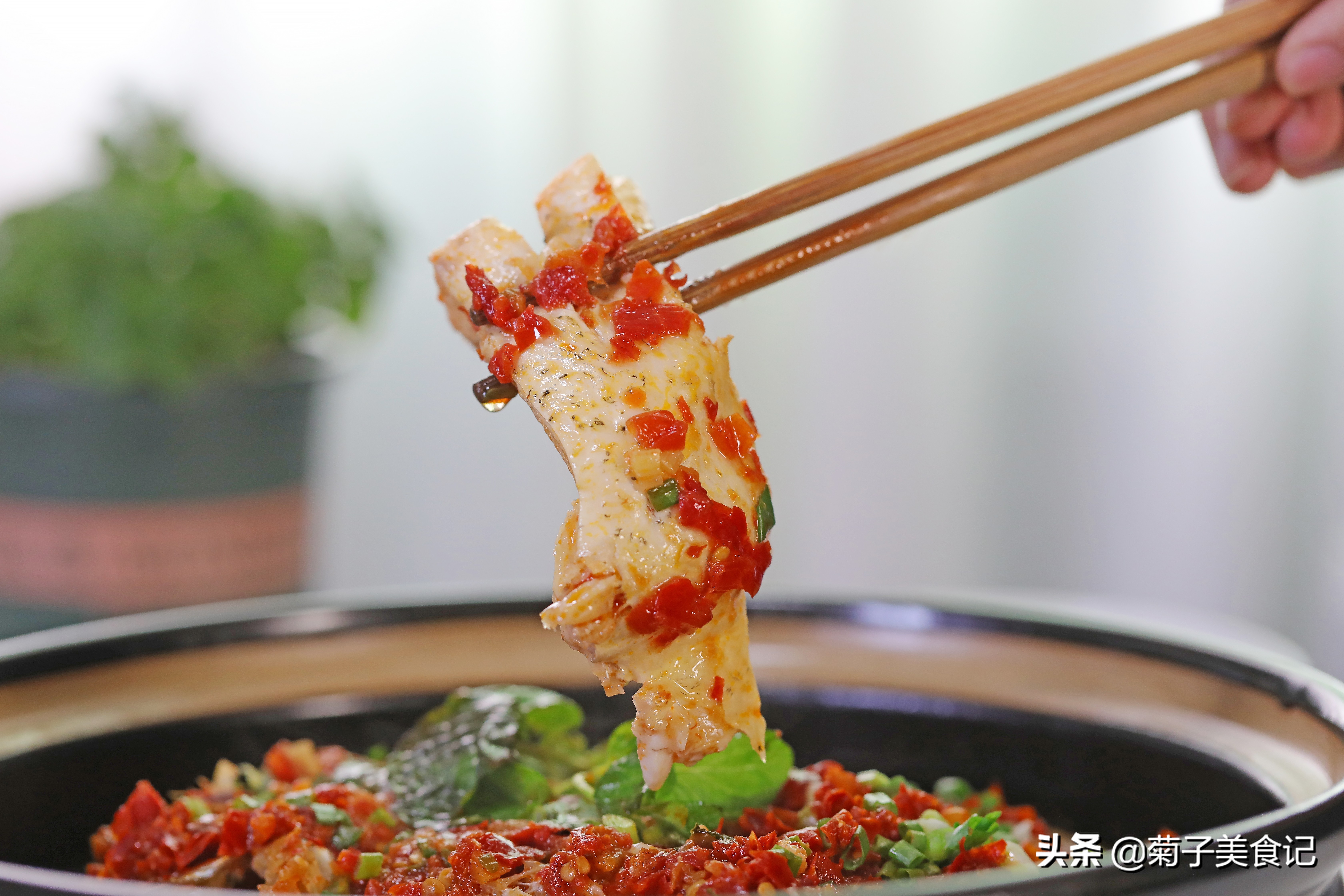 年夜饭做砂锅大头鱼，鲜嫩入味，香辣开胃，爱吃鱼的朋友快收藏