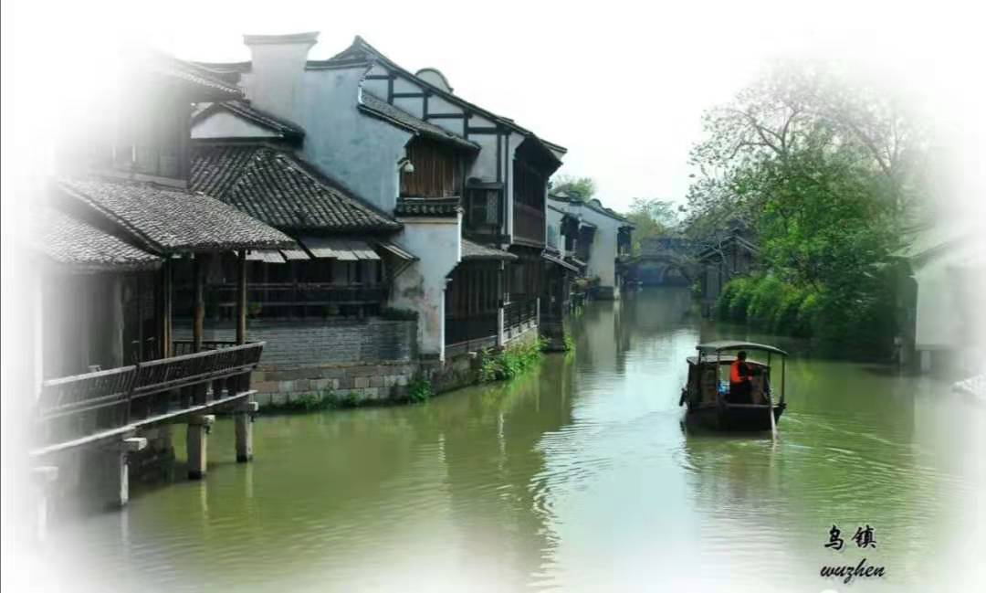 水墨画卷里的江南梦：乌镇烟雨廊桥、白墙黛瓦与古韵时光