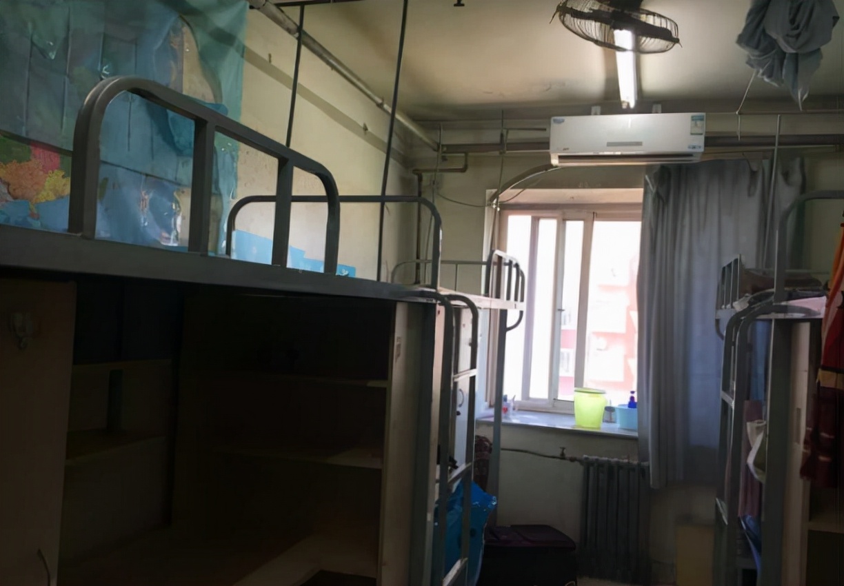 “叙利亚风”大学宿舍火了，充满颓废感，研究生看完想连夜回家