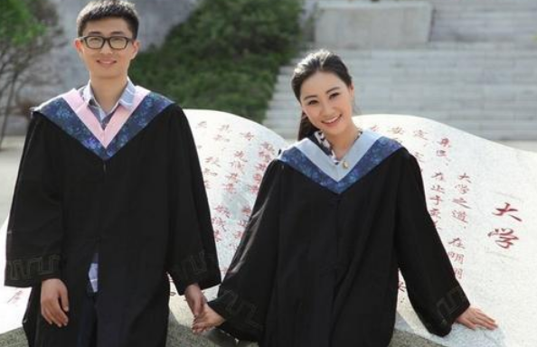 女大学生为啥没毕业就结婚生子？原因很扎心，大学生们要引以为戒