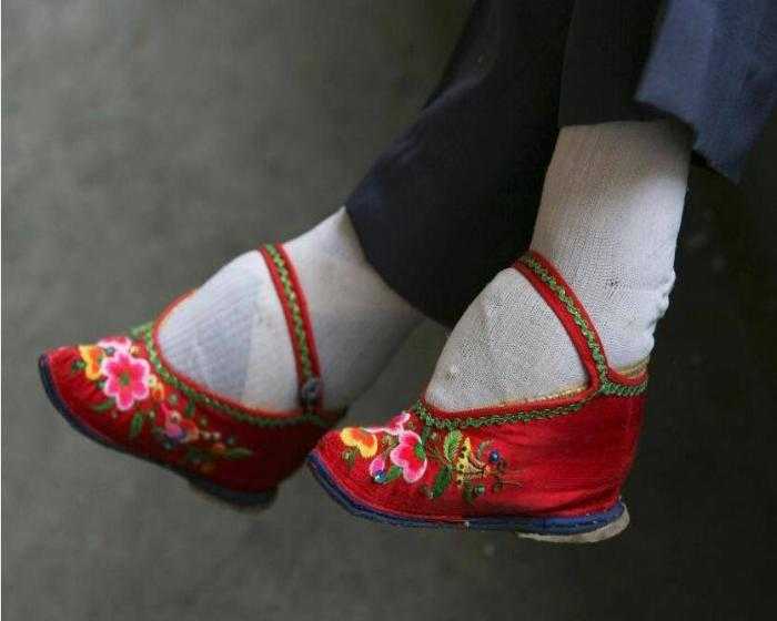 冯骥才《三寸金莲》| 奶奶要是心软,长大以后你会恨奶奶