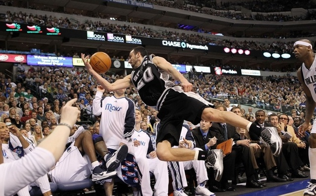 nba为什么要救球(为何说NBA救球都是世界级？罗德曼贴地飞行，奥尼尔救球不忘搞怪)