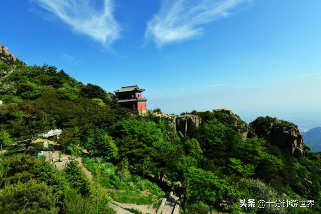 游人旅行泰山,不容错过的景点,山峰巍峨景色秀丽