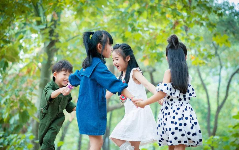 孩子在学校人缘不好，家长该怎么办？这3招助力孩子“好人缘”