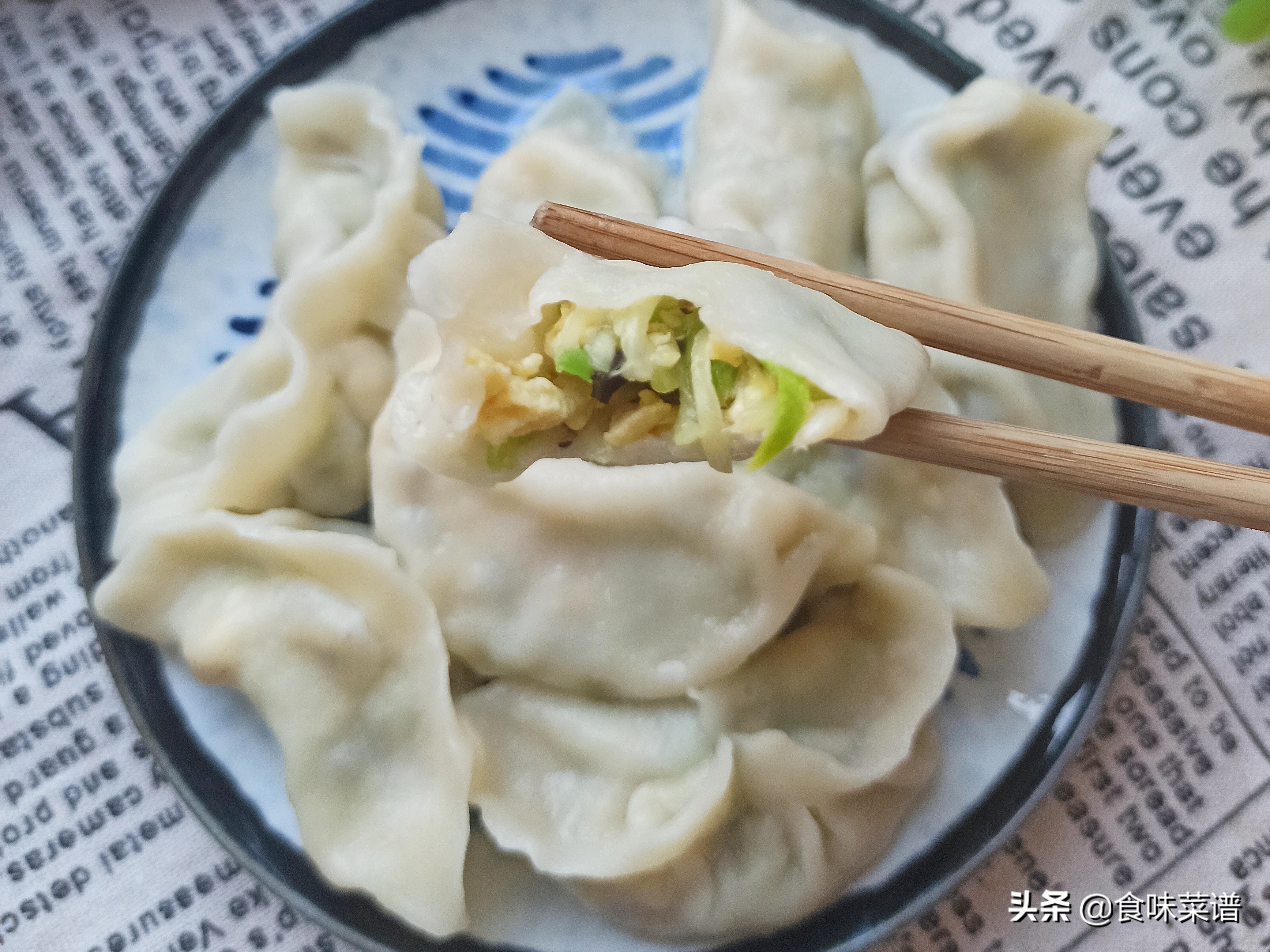 包饺子和面技巧：面粉加水揉成光滑面团的详细方法