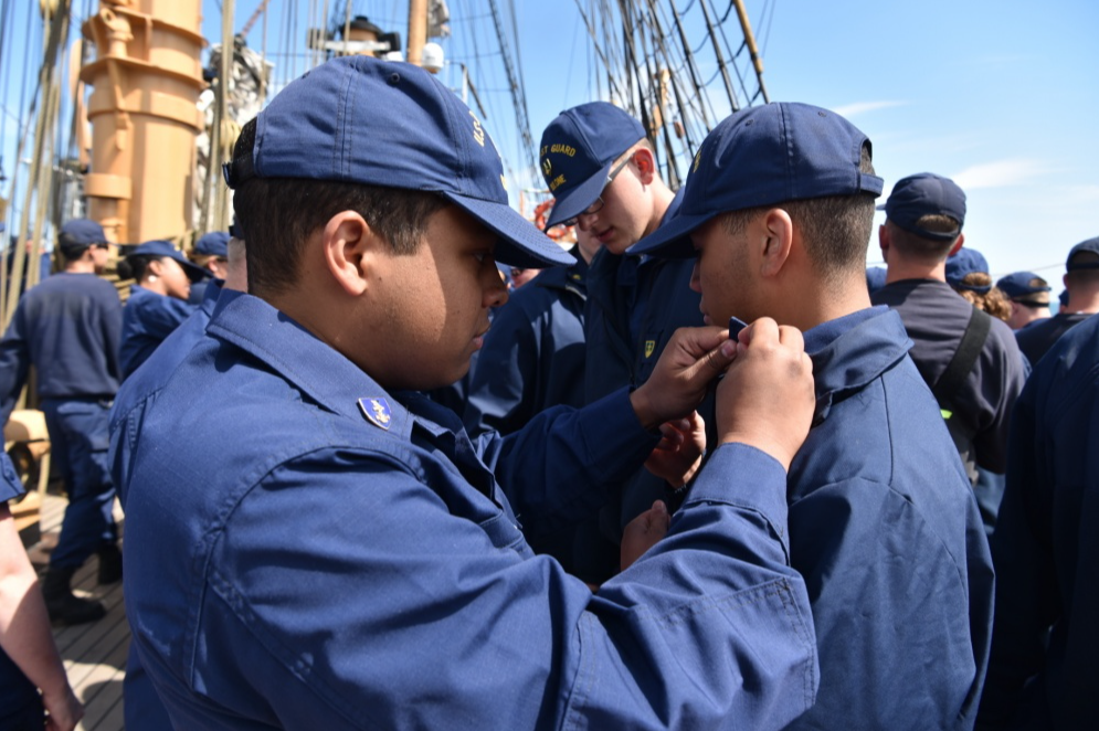 美國軍校學員等級森嚴,在制服和軍銜上有所體現,比如海岸警衛隊