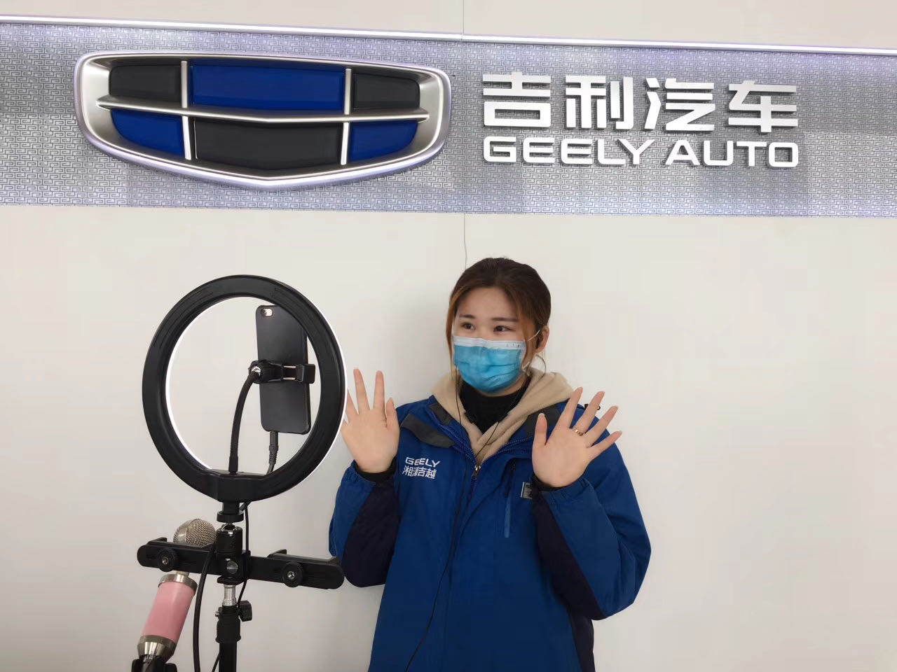 4S店销冠秒变抖音主播，买车像追剧，笑料不断，好车更抢手！