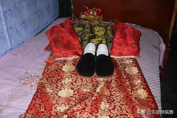 不咽气不穿寿鞋，汉族传统丧葬习俗——装裹