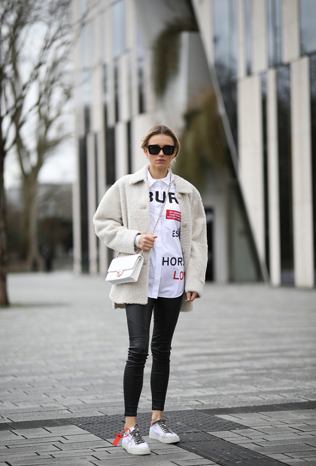 短款羊绒外套搭配图片(30) - 赤虎壹号