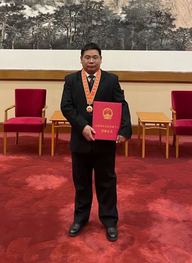 央视聚焦！四川这5人登上人民大会堂，获全国表彰，来自同所双一流！