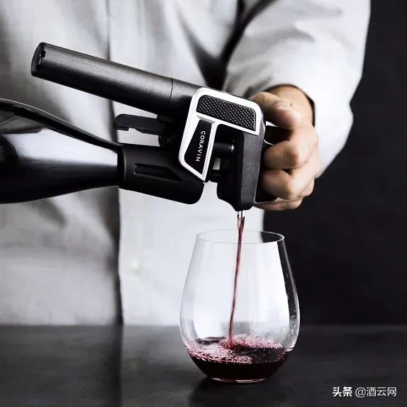 葡萄酒开断酒塞怎么办？看下这篇花式开瓶器使用大全
