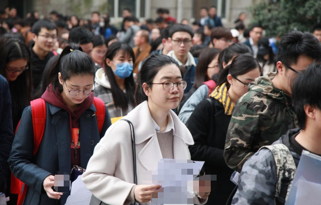 一张普通老师工资表流出，在编老师坐不住了，难怪老师竞争这么大