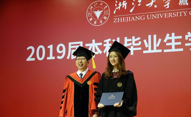 大学生想“考军校”和“考研”，大一去当兵比较合适，望周知